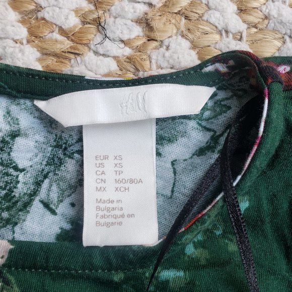 H&M Floral Green Long Sleeve Top XS NWOT! - Picture 3 of 7